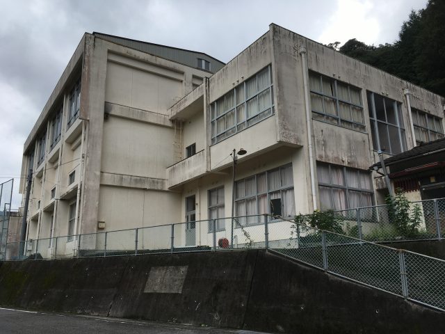 徳島県・三好市様　池田町・旧野呂内小学校　IoT雨量観測システム設置 画像